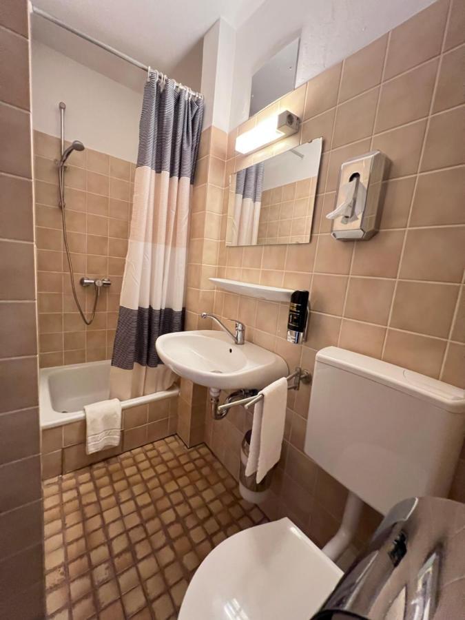 Donauwörth Hotel-Gasthof Deutschmeister מראה חיצוני תמונה